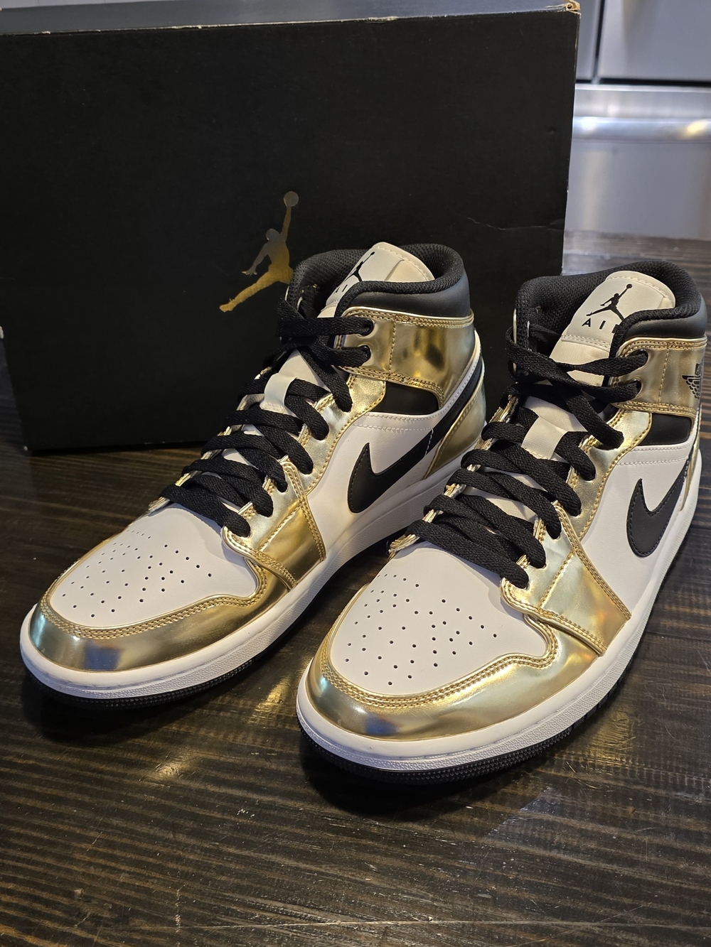 Air Jordan 1 Mid SE "Metallic Gold" - Men's Size 9 - NIB Brand New Never Worn!